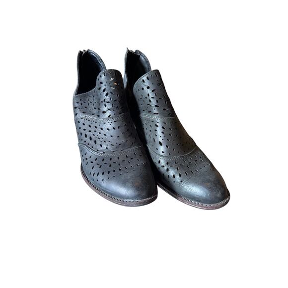Sofft Gray Leather Perforated Ankle Booties Women’s Size 8M Zip Closure 2" Heel - Picture 1 of 13